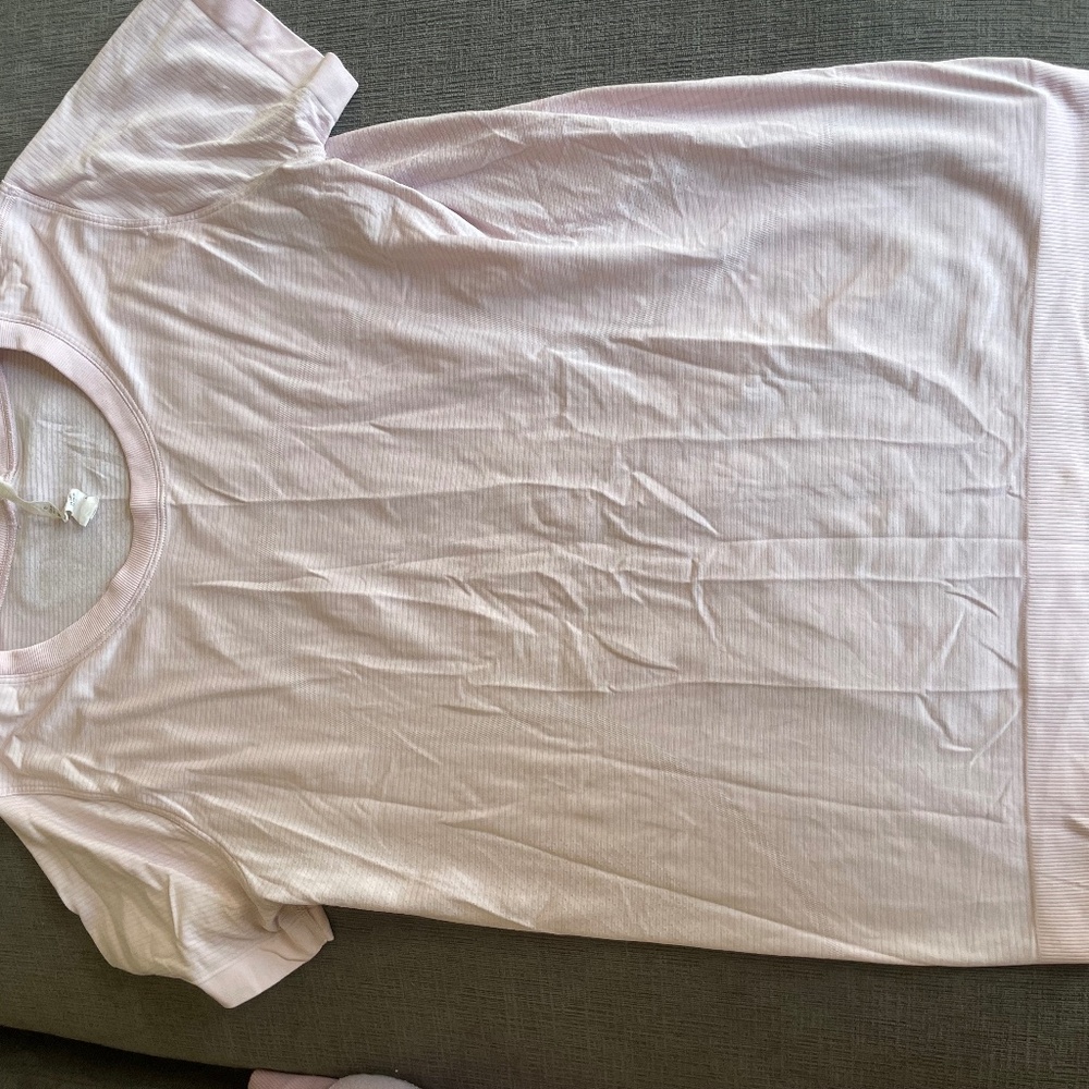 Loose fit athleisure shirt